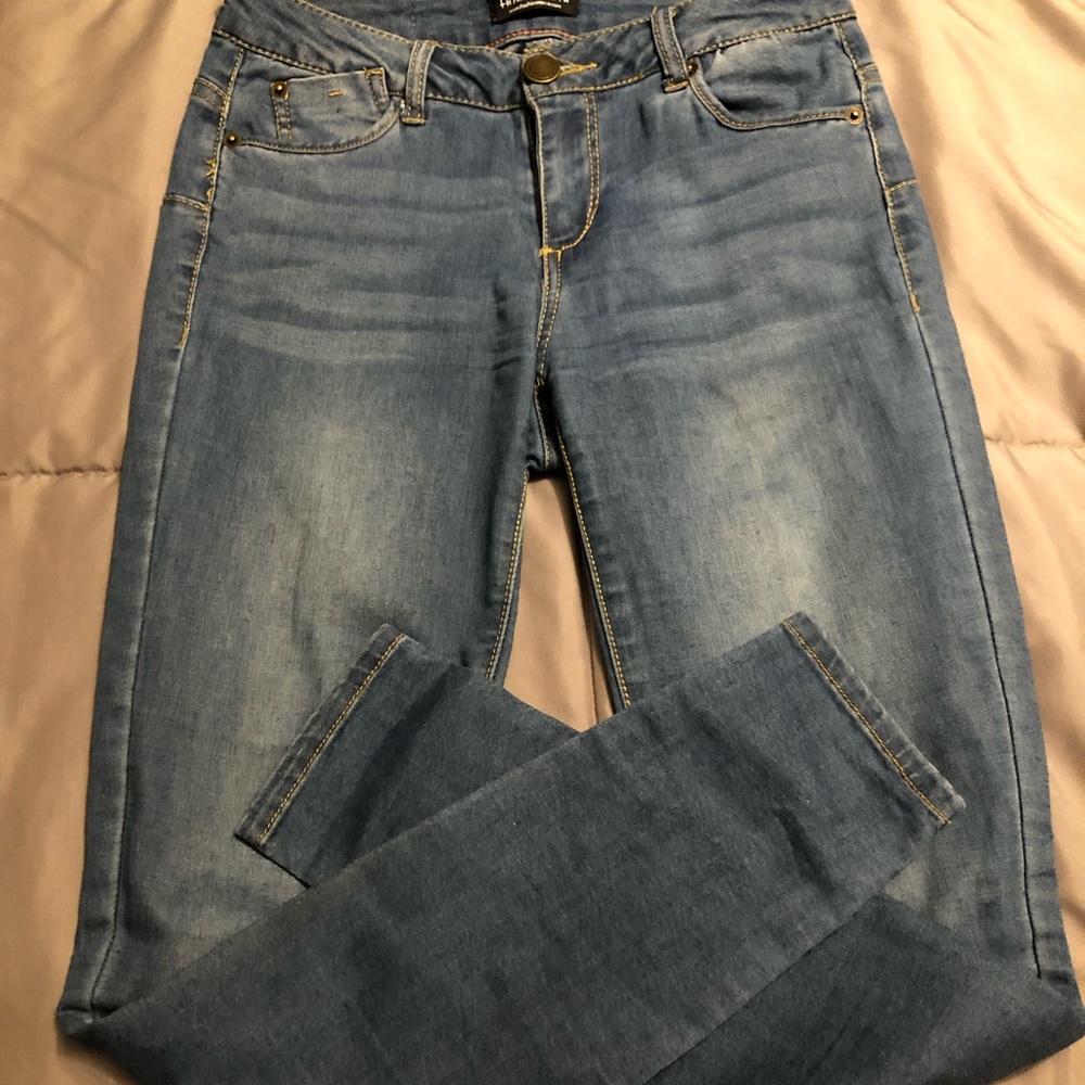 Medium washed skinny jeans